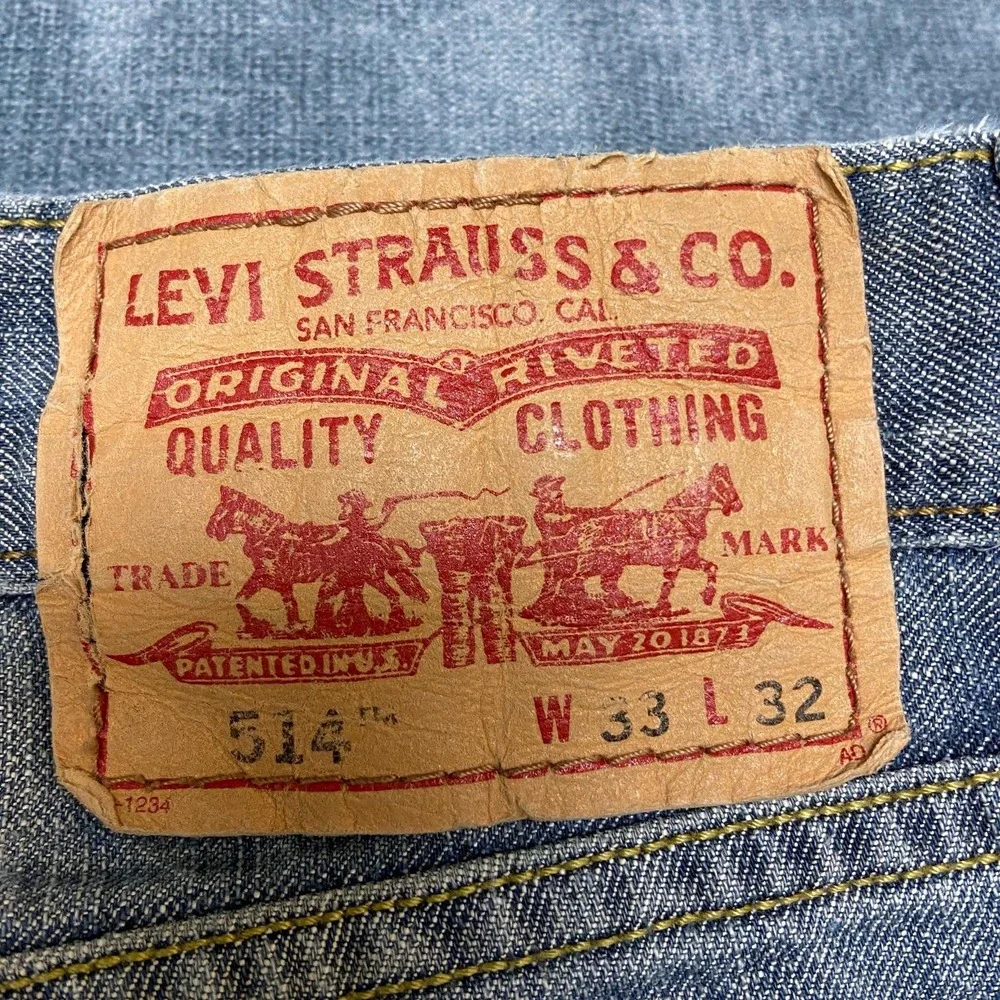 Levi's 514 Jeans Mens 33x32 Blue Denim Light Wash Slim Straight Leg Outdoor